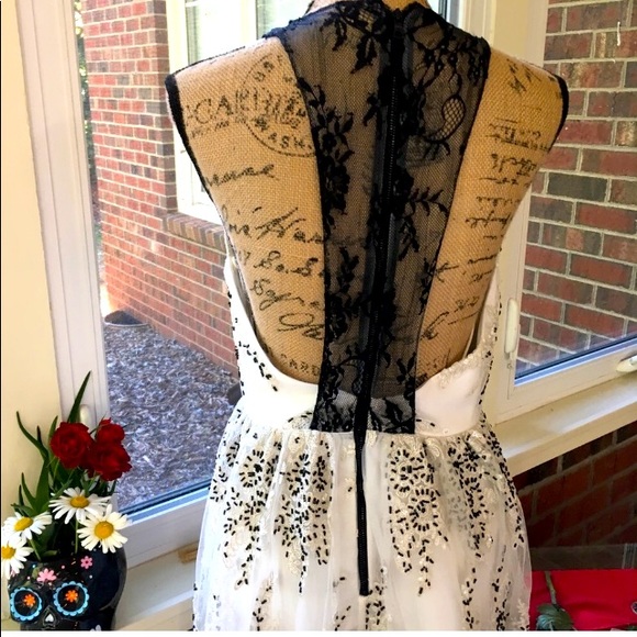 🎉🎉🎉HOST PICK🎉🎉🎉Alice + Olivia dress - Picture 4 of 8